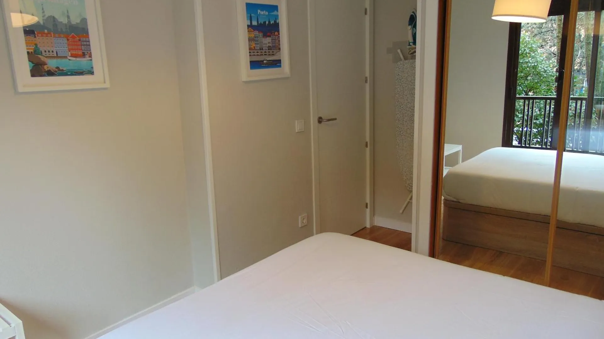 Apartment Airport Madrid Plenilunio Suites Blue