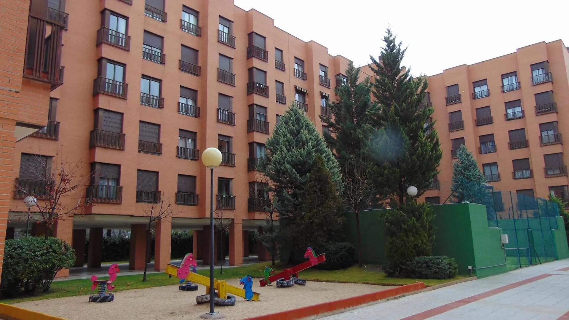 Airport Madrid Plenilunio Suites Blue