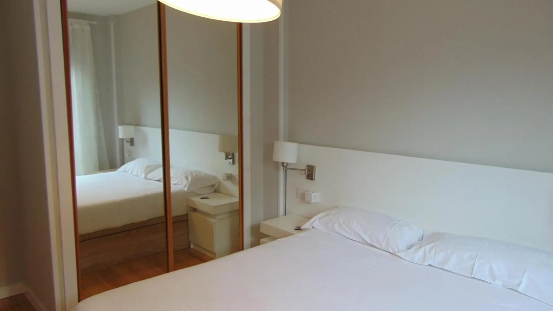 Apartment Airport Madrid Plenilunio Suites Blue