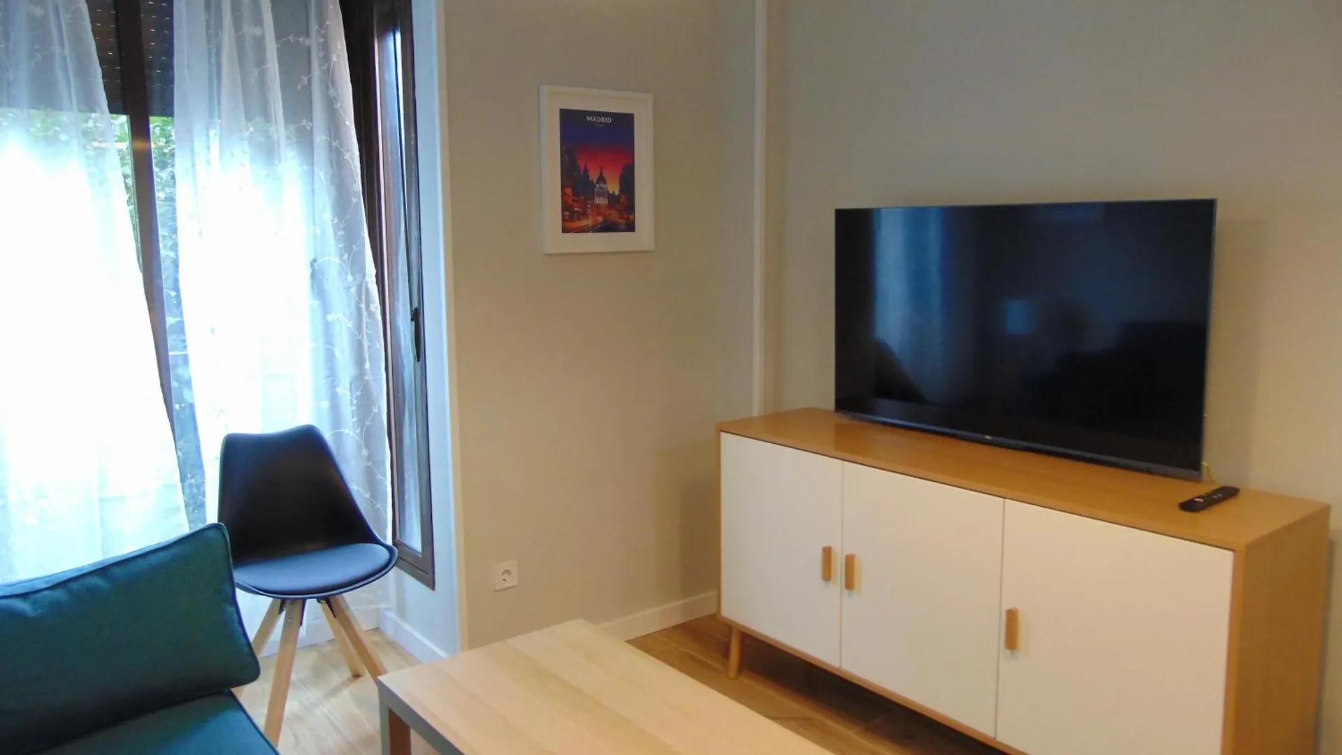 Airport Madrid Plenilunio Suites Blue