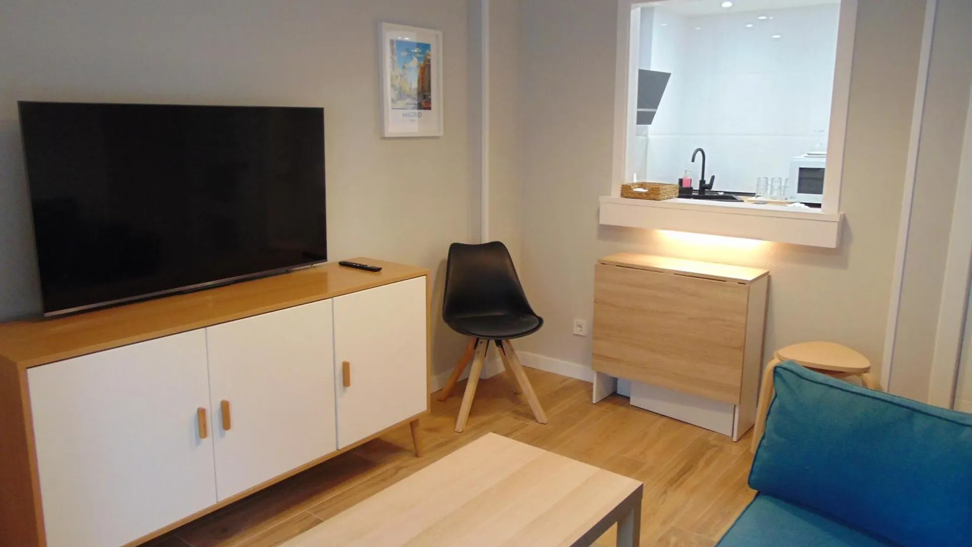 Apartment Airport Madrid Plenilunio Suites Blue