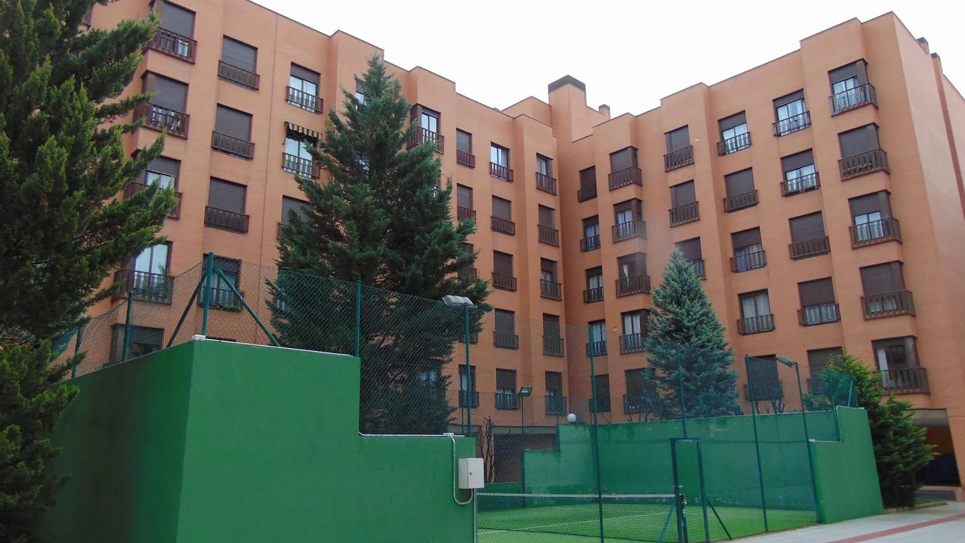 Apartment Airport Madrid Plenilunio Suites Blue