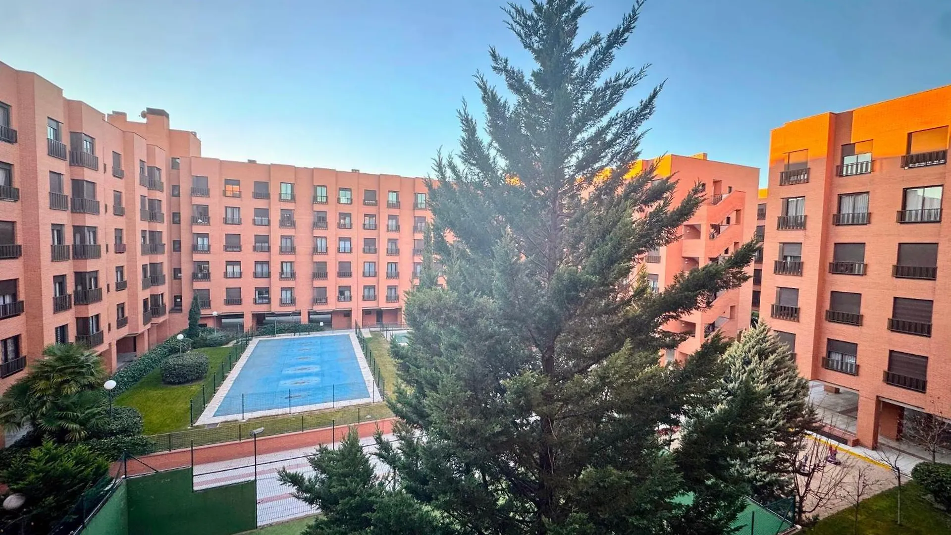 Apartment Airport Madrid Plenilunio Suites Blue