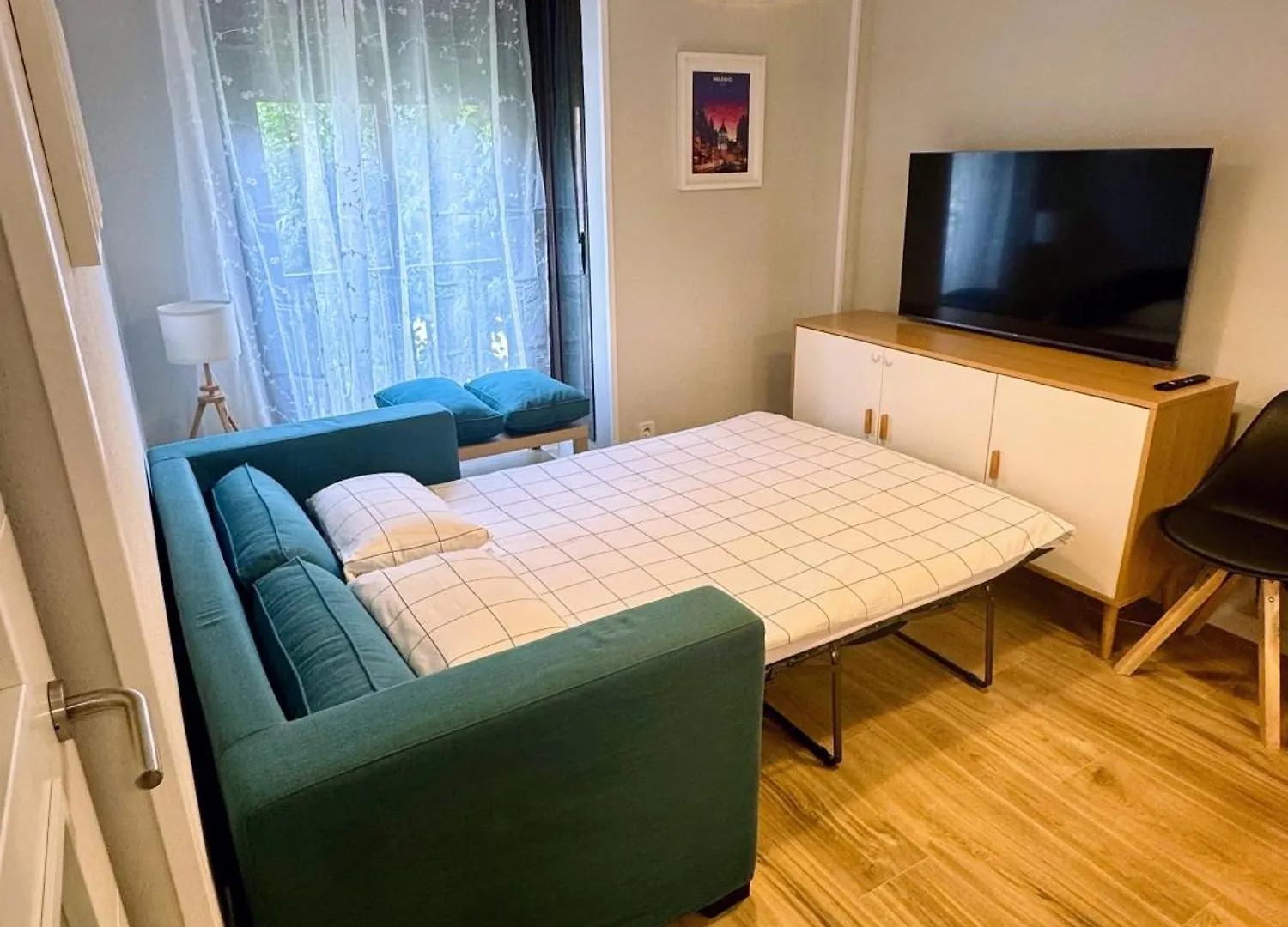Airport Madrid Plenilunio Suites Blue Apartment